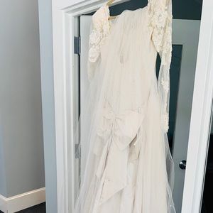 Ivory vintage wedding dress & veil